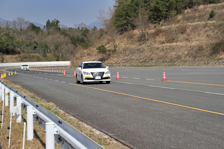 新型クラウンで、VE302とVE303を比較試乗