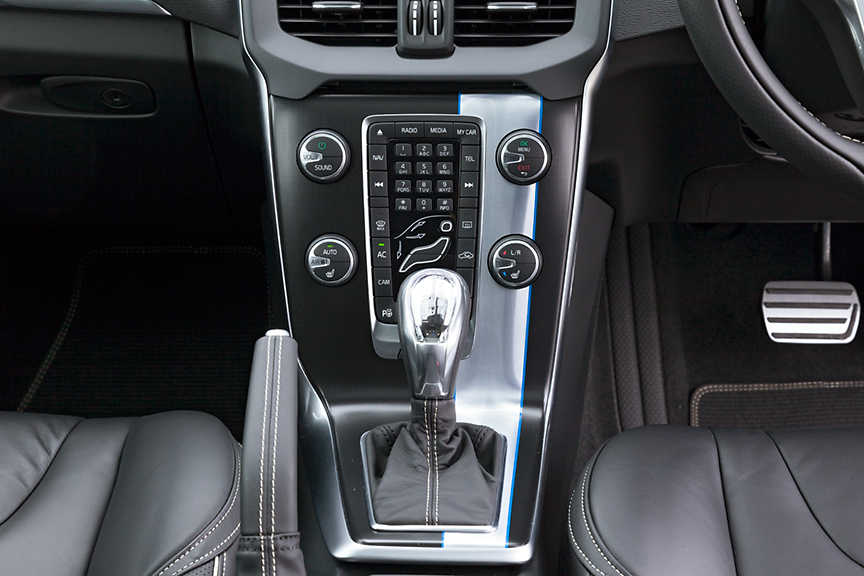 センタースタックはブラックとシルバーのコンビネーションにブルーのアクセントストライプが入ったもの