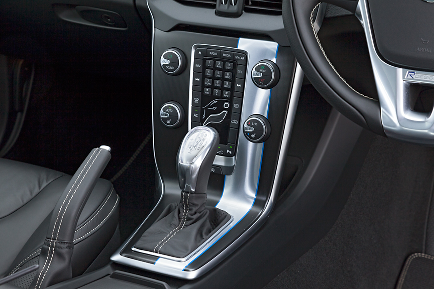 センタースタックはブラックとシルバーのコンビネーションにブルーのアクセントストライプが入ったもの