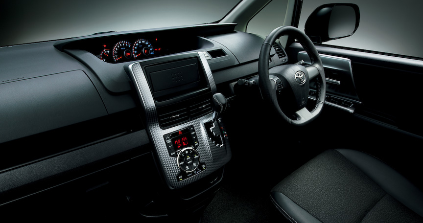 特別仕様車 ZS“煌（きらめき）Z”のインテリア（7人乗り/2WD）