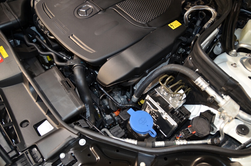 ハイブリッドのパワーユニットはV型6気筒3.5リッターエンジンと電気モーターの組み合わせ