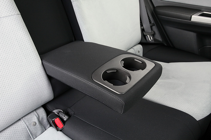 アームレストもブラックカラーの部分に収まる