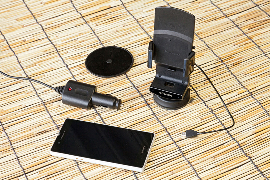 今回使用したのはXPERIA Z（アプリダウンロード・ドライブネット契約済）ドライブネットクレイドル 01、吸盤取付板、シガーライター電源ケーブル