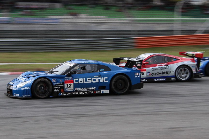 12号車と18号車のトップ争い