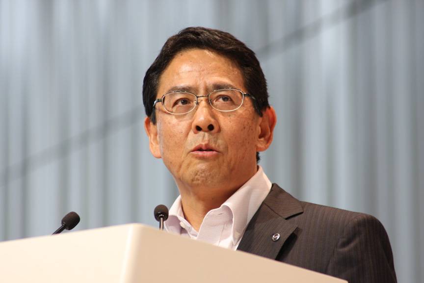 「NISMOは今後もますますラインアップを充実、拡大させるため準備をしています。日産のモータースポーツ、およびパフォーマンス＆パーソナライズブランドであるNISMOに、これからも注目、ご期待ください」と語るNISMOの宮谷正一取締役社長