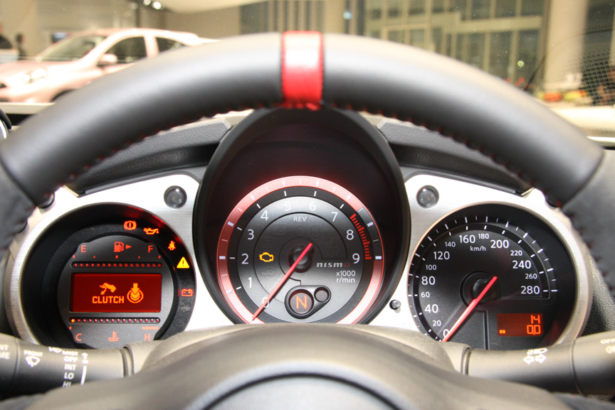 専用コンビメーターはスピードメーターが280km/hスケールとなっている