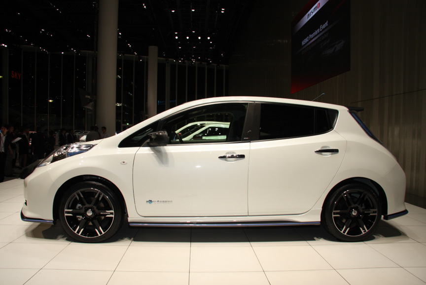 「NISMO エアロパッケージ」「NISMO パフォーマンスパッケージ」を装着したリーフ