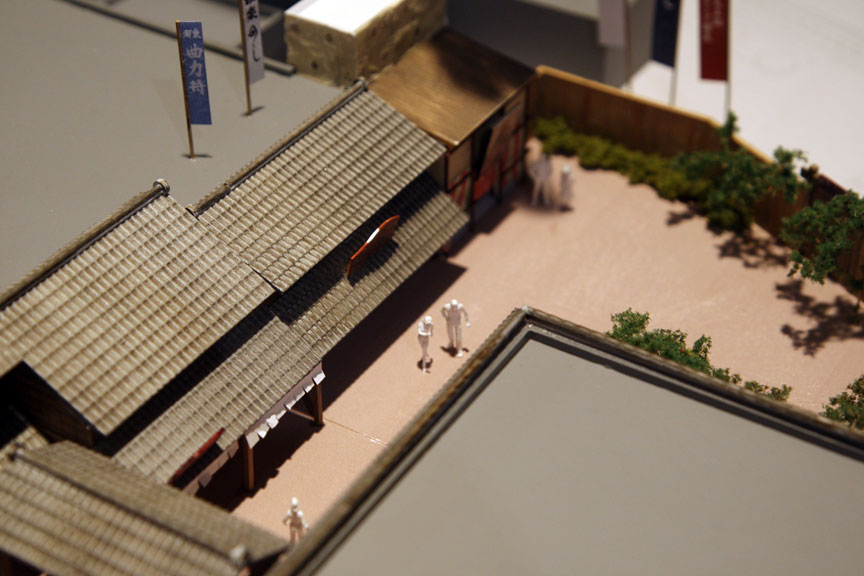 中庭に入ると本所・深川の町並みが再現されている