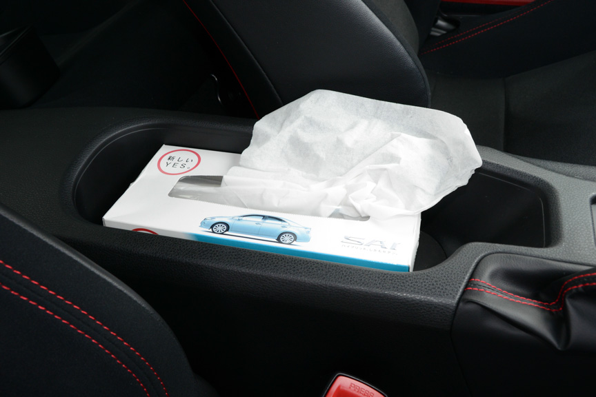 その上にティッシュボックスを置く。いつ噴出するか分からない鼻水に対応するには、ここにティッシュを置くしかないのだ