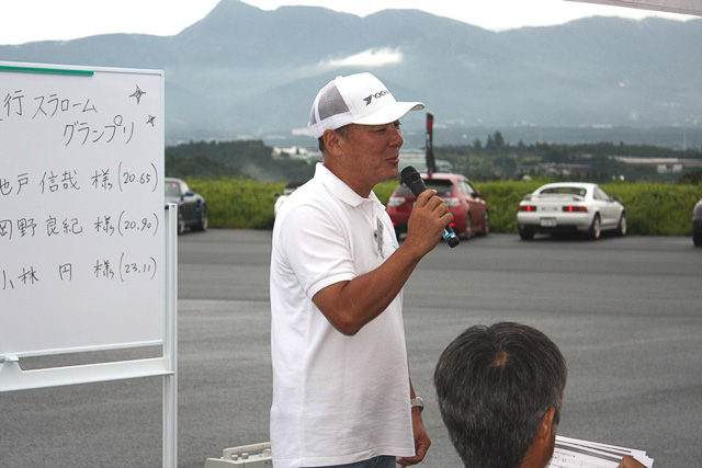 モータージャーナリストの日下部保雄氏から直接講義を受けられる初級レベルのドライビングレッスン