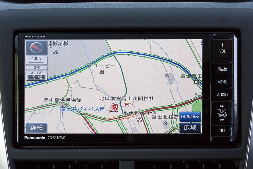 オーディオは2スピーカーとアンテナのみ装備のレス仕様が標準。こちらはオプションのパナソニック製カーナビ