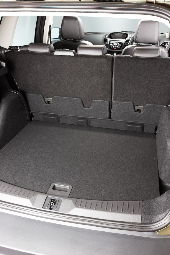 ラゲッジルームは5名乗車の状態で406L、リアシートを倒した状態で1603Lの容量を確保