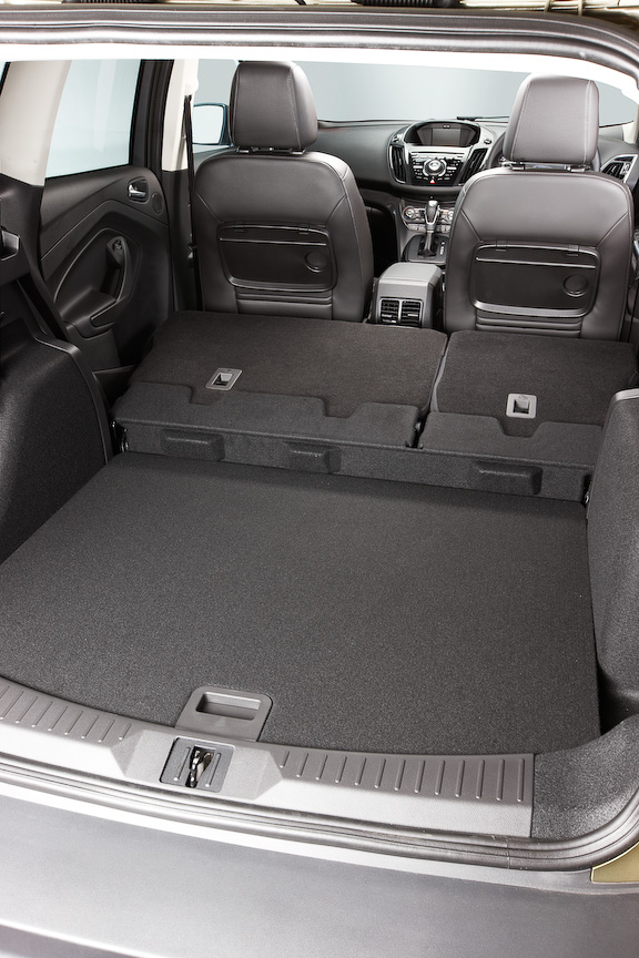 ラゲッジルームは5名乗車の状態で406L、リアシートを倒した状態で1603Lの容量を確保