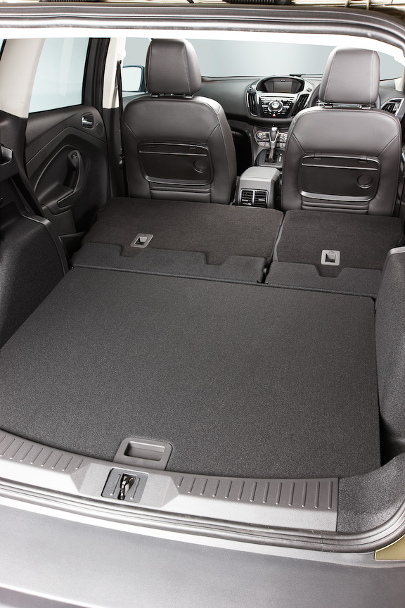 ラゲッジルームは5名乗車の状態で406L、リアシートを倒した状態で1603Lの容量を確保