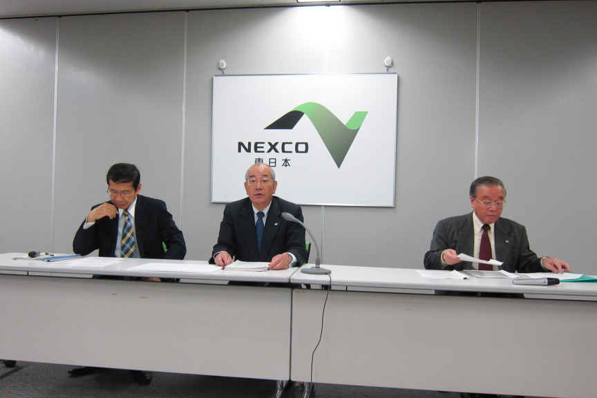 EXCO東日本の定例会見。中央が廣瀨博代表取締役社長