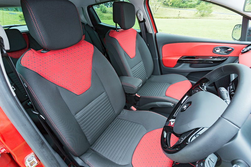 こちらはレッドを基調とする「パック クルール ルージュ」。注文生産となる