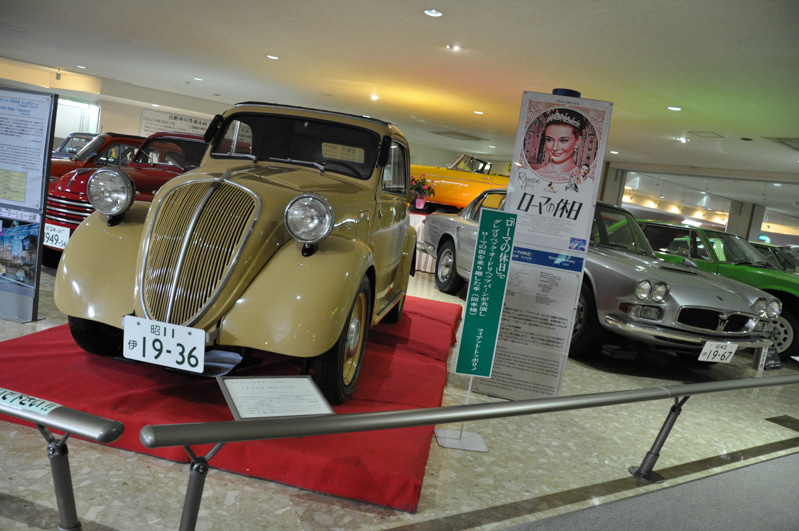 日本自動車博物館内には、とても多くの車両が展示されている