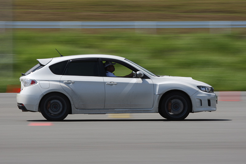 各車両に岸氏が乗り込みコースを2周しながらレクチャーをしてくれる