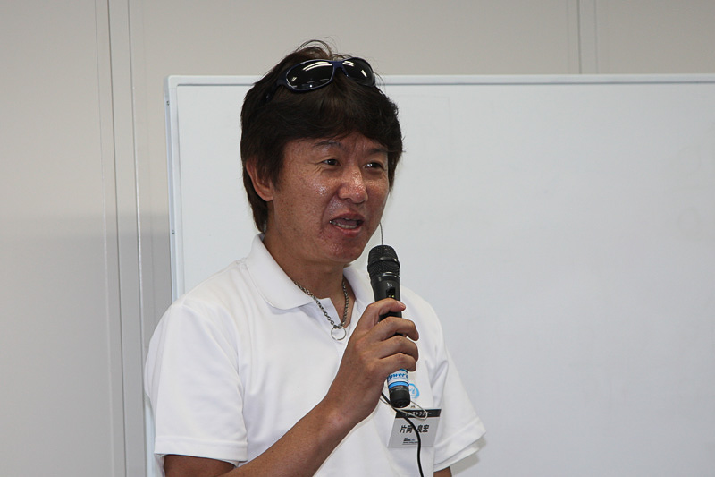 ウェットハンドリングコースを担当した片岡良宏氏。WRC参戦のほか、1996年にはFIAアジア－パシフィックラリーのシリーズチャンピオンを獲得