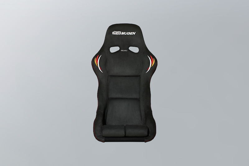 フルカーボン製のボディーシェルを採用する「フルバケットシート MS-R」。シート表皮はアルカンターラで、重量は6.5kg。FIA基準をクリアしている。シート本体は24万9900円、シートレールセットは28万7700円