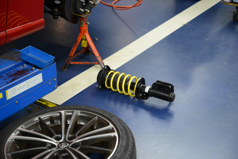 黄色いスプリングが格好いい！　格好いいんだって、これが！