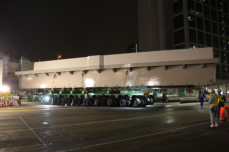 0時25分、多軸台車が移動開始