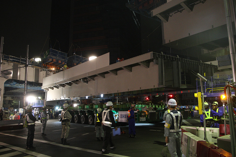 ゆっくりと吊り上げていく