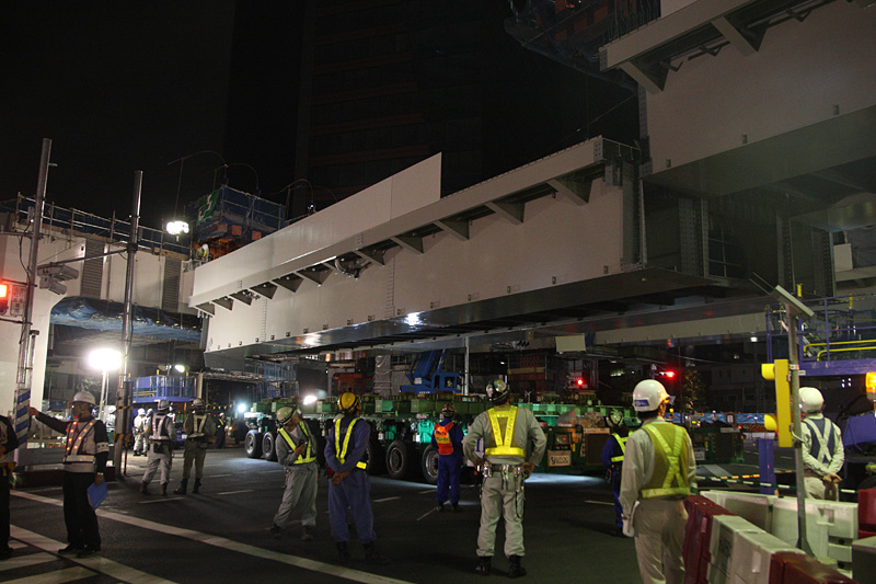 ゆっくりと吊り上げていく