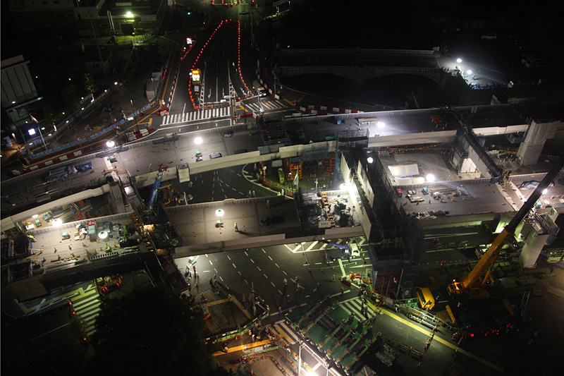 すべての架設が完了した八重洲線高架橋