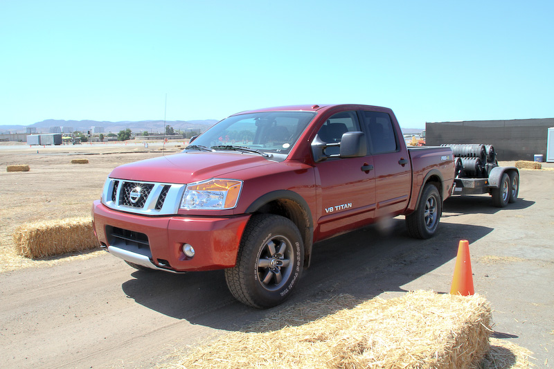 こちらはアドベンチャーコース。このコースでは同社のSUVの走破性を確認することができ、SUV「エクステア」の渡河能力、ピックアップトラック「タイタン」の牽引能力（約4000kgの重りを引きながらアクセル全開、フルーブレーキを実施）などを体感できた