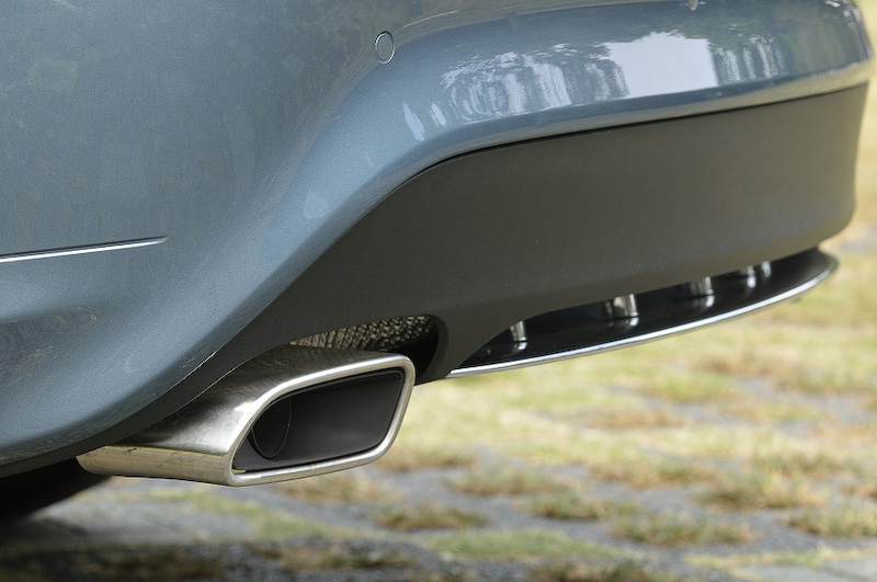 エキゾーストエンドは左右各1本出し