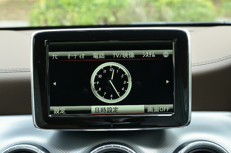 ナビゲーションはVICS/DSRC対応の国内向けに最適化したもの。地デジチューナーももちろん内蔵している