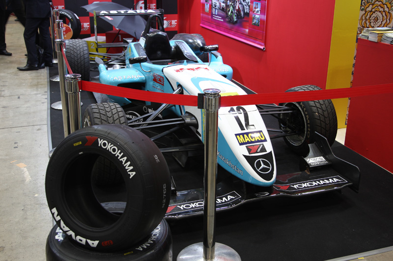 マカオブースでは11月14日から開催されるマカオグランプリのプロモーションとしてF3マシンを展示。マカオグランプリを長年サポートしている横浜ゴムのタイヤも展示されていたが、展示されているF3マシンがシリーズ戦仕様のためか、クムホのタイヤが装着されていた