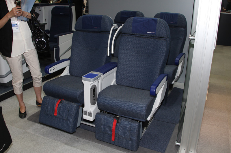 プレミアムエコノミーのシートも展示されていた