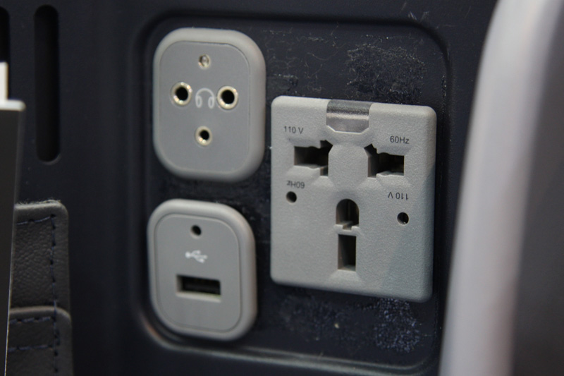 電源コンセントとUSBソケット