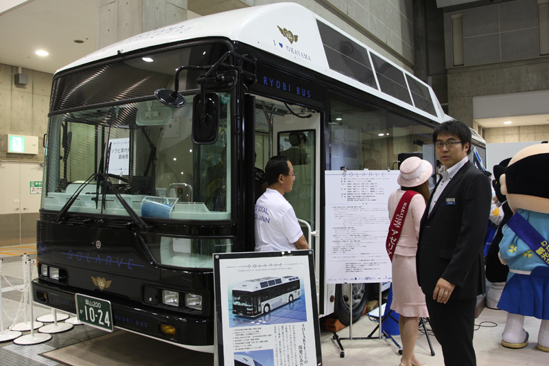 岡山県両備バスの太陽光発電機搭載バス