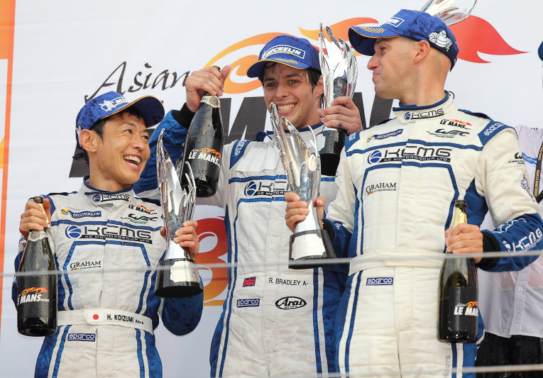 KCMGはイギリス・日本の混合チーム