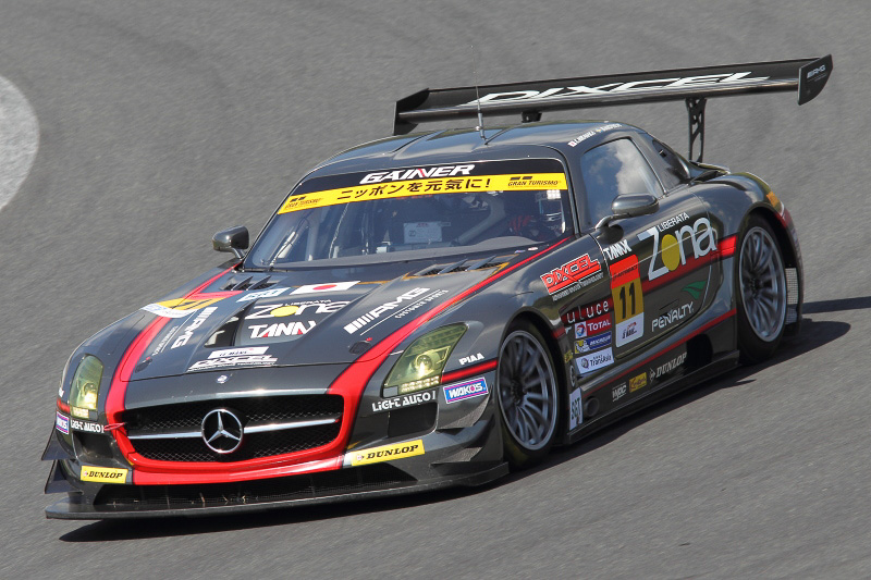 クラス2位のNo.11 GAINER（MERCEDES-BENZ SLS AMG GT3）