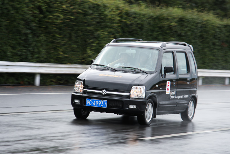 力強い加速を見せるBig Dipper。車両の内外に響くエンジン音もなかなかにワイルド