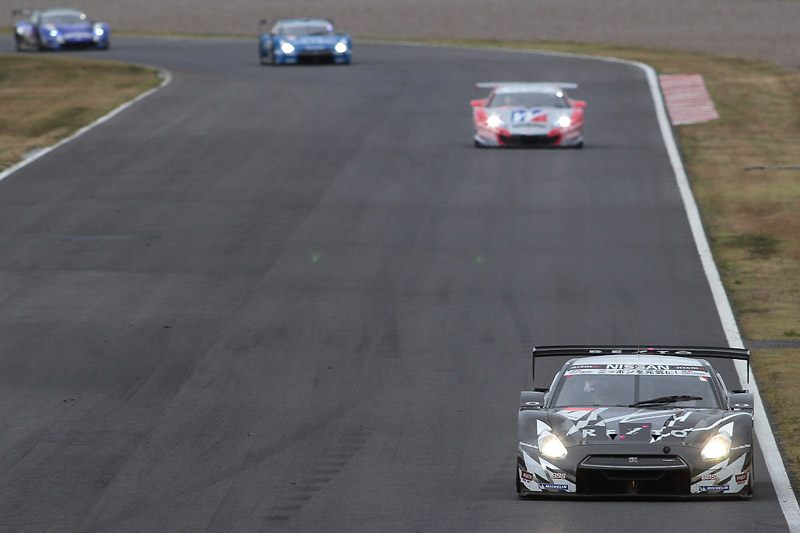 1号車の後方は18号車、12号車、100号車