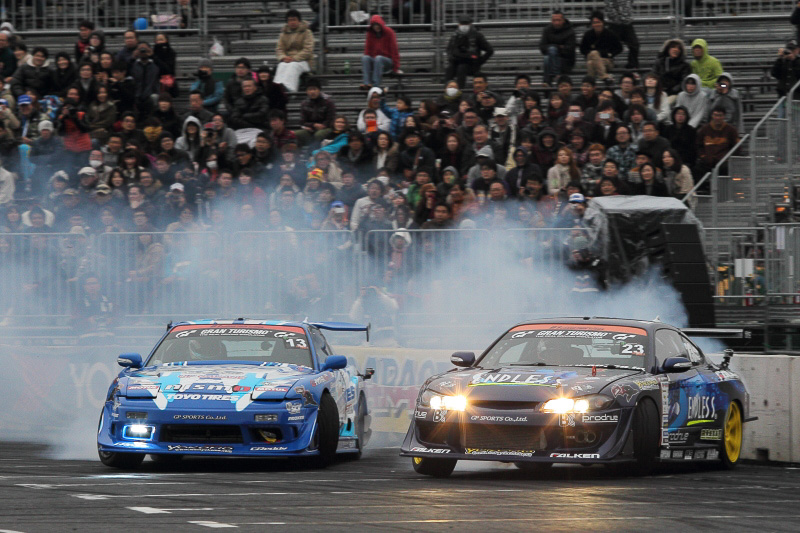 川畑（180SX、写真左）vs 古口（S15シルビア）