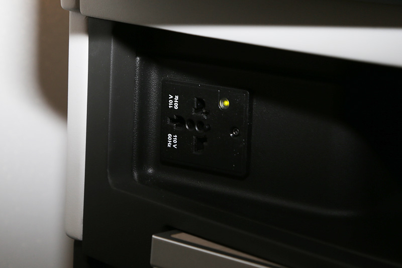 AC電源やUSBポートも標準装備