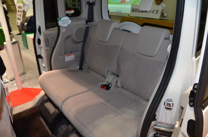 eKスぺースのリアシート