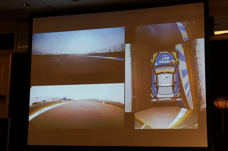 バードビューを作り出している様子。レーシングカーの四方にカメラが取り付けられており、撮影したデータは車両内のストレージに保存。レース後にデータを回収してこうした映像作成に利用する