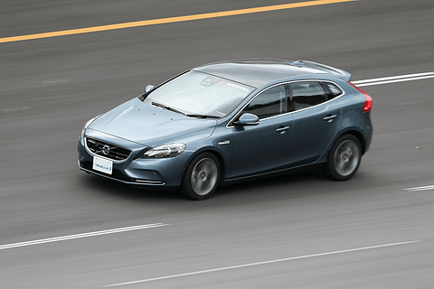 タイヤレビュー 最高のウェットグリップ ブルーアース エース と 最高の低燃費性能 ブルーアース Ae 01f コンパウンド変更で 性能をラベリング制度最高クラスに Car Watch