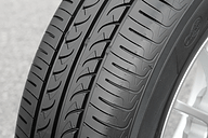 タイヤレビュー 最高のウェットグリップ ブルーアース エース と 最高の低燃費性能 ブルーアース Ae 01f コンパウンド変更で 性能をラベリング制度最高クラスに Car Watch