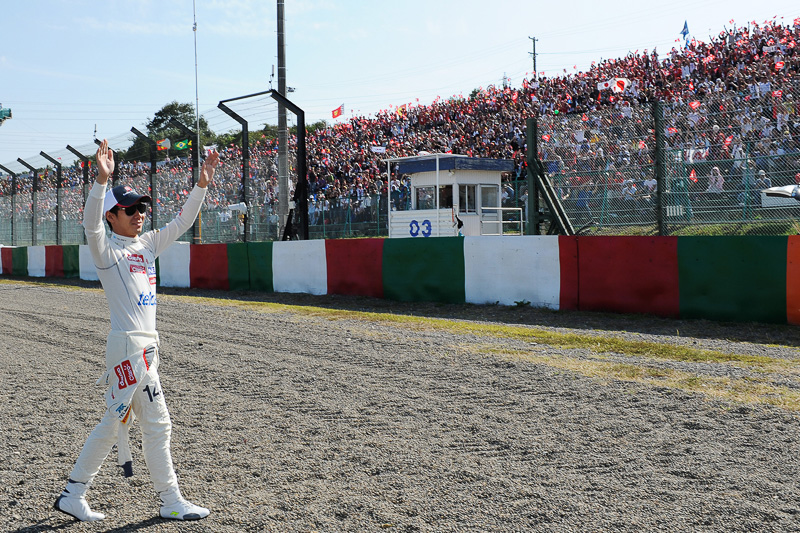 鈴鹿サーキットでF1に復帰した小林可夢偉選手を応援しよう（写真は2012年のドライバーズパレードの様子）