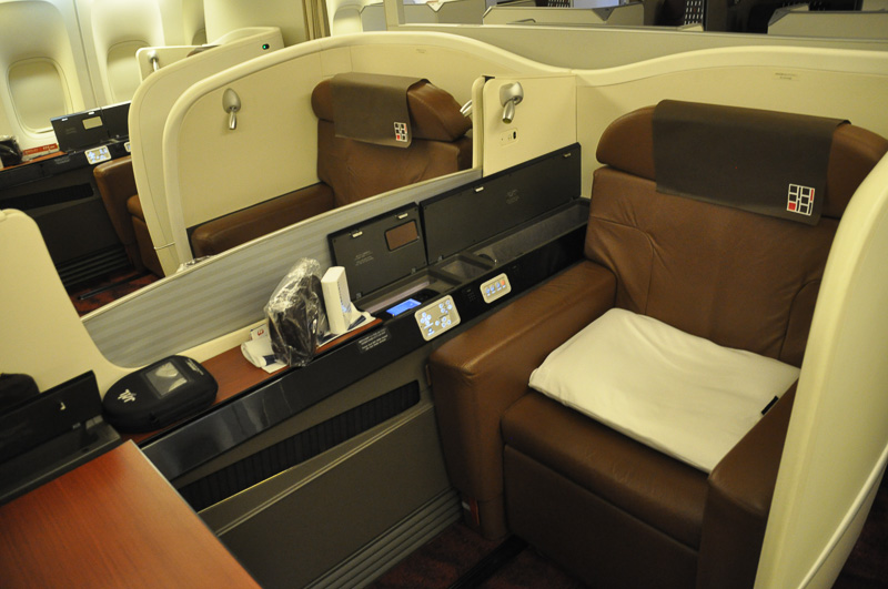 機内に乗り込む際に見かけたファーストクラスのシート。さすがに広い