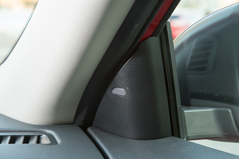 車内側にはBSW用のインジケーターを設置