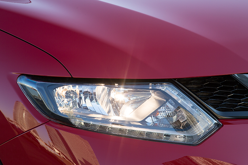 ヘッドライトはハロゲンタイプ。20S以外はLEDヘッドランプもオプション選択可能